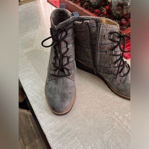 Life stride grey with plaid booties